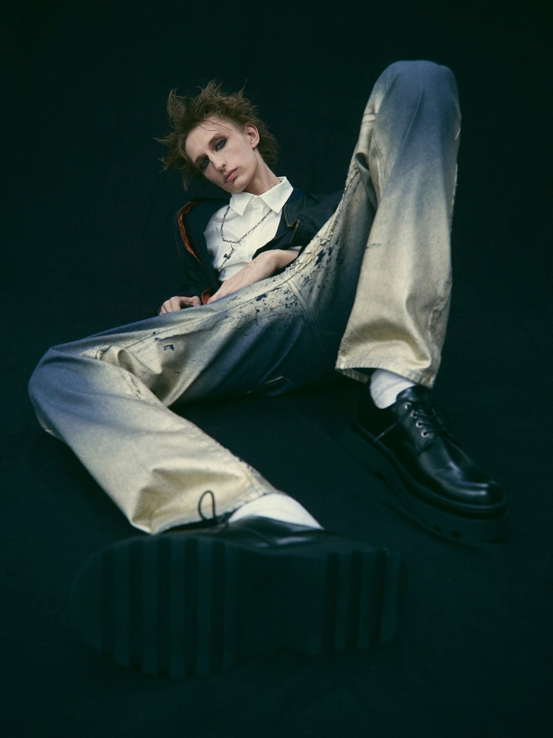 Tough Softies ⚡️

Fresh new series, shot in the loft for @schonmagazine !

photography. @jasonmoorephoto @thetigerpartnership
fashion. @helenmcguckin
model. @declan.birtchet @industrymodels + @models1
hair. @poppyhairdresser
make up. @mandywinrow using @merit
fashion assistant. @grace_spink

#fivefourstudios