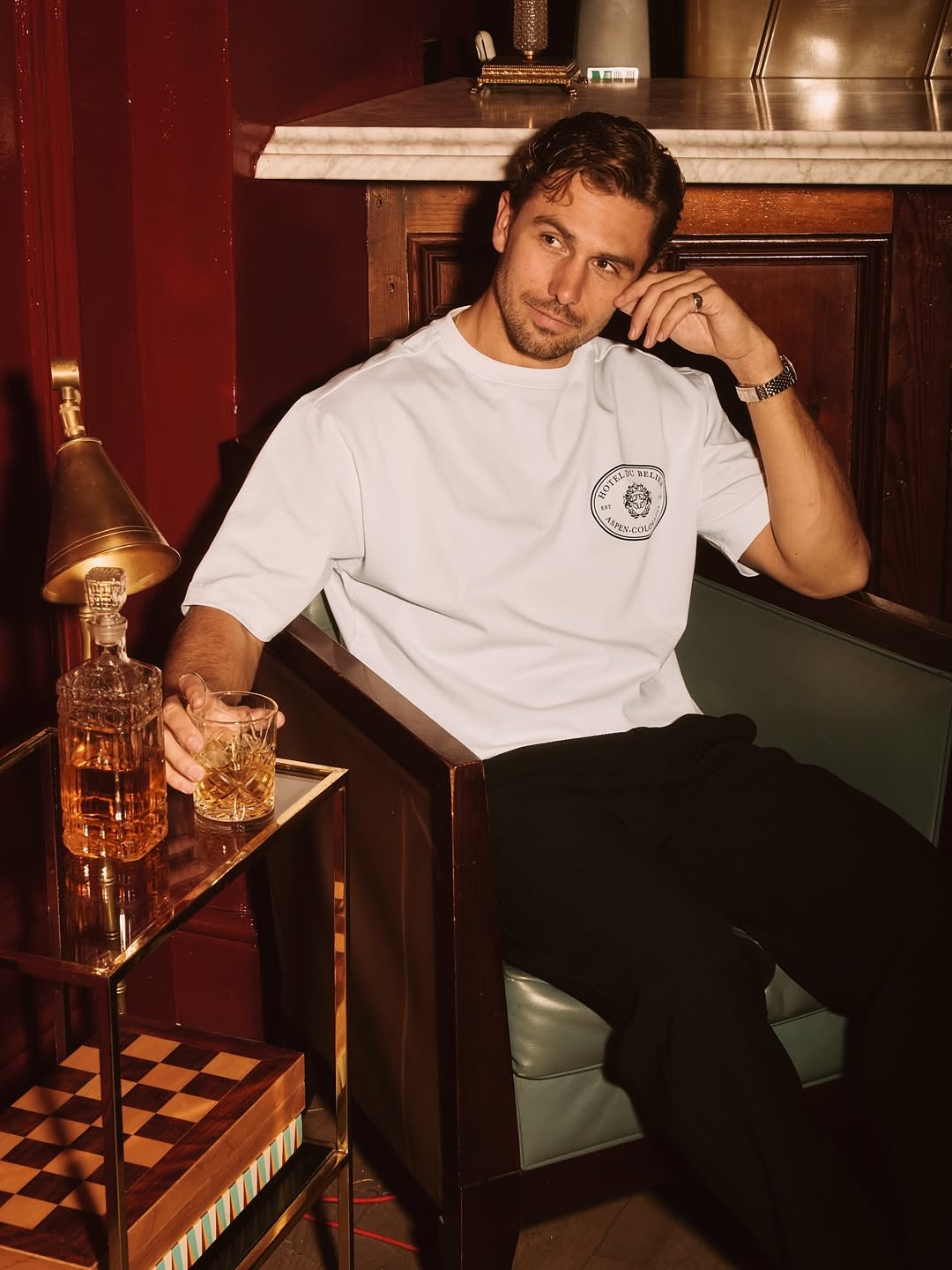 Friday night vibes in the bar with @belier 🥃✨

#fivefourstudios