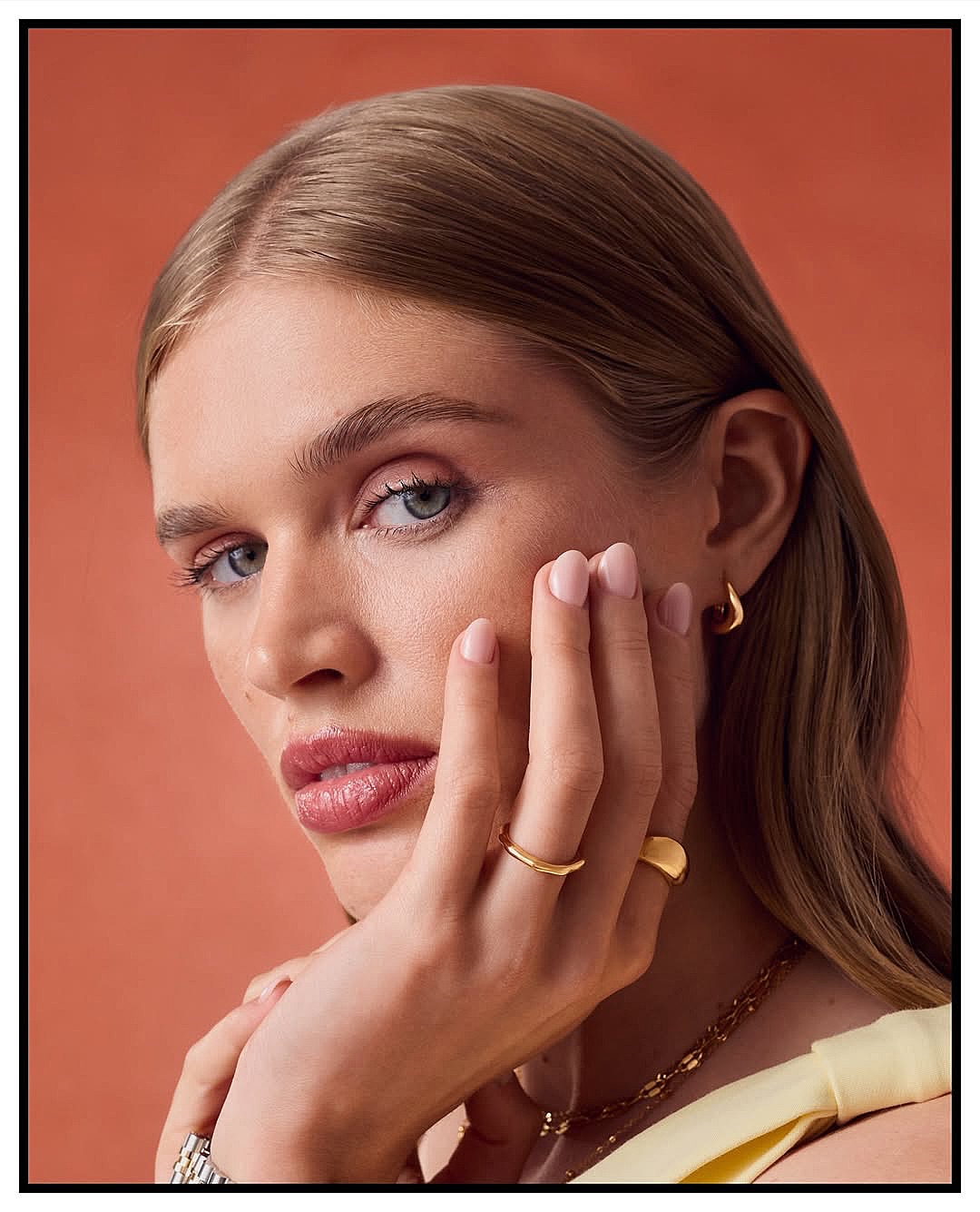 New campaign for @abbottlyon , shot by @dom_dodd 🧡

@ellahopem
@rebeccatessler 
@jadelmakeupartist_ 
@thembithems 
@lilymay.wilkes 
@sarahparry29 
@gracenaaodelartey 
@nick.w_00 
@emilyashcroft 
@aimee.lakinn 
@grgiaprch 
@creativesagencyltd 

#fivefourstudios
